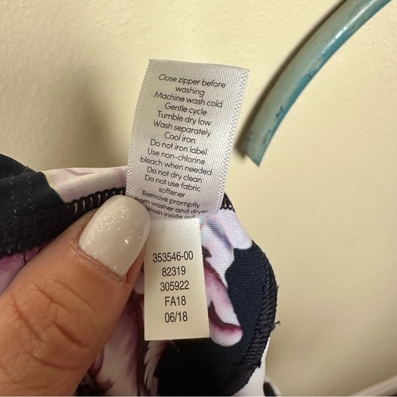 Athleta Run Free Pink Black Floral 7/8 Leggings Running Yoga Sz M - Picture 6 of 8